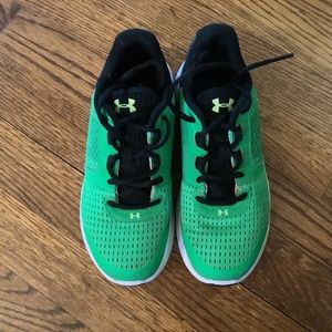 Boy’s Size 2.5 Under Armour Sneakers